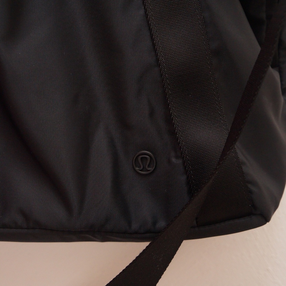 lululemon athletica Black Convertible Tote Crossbody Bag - Picture 2 of 8